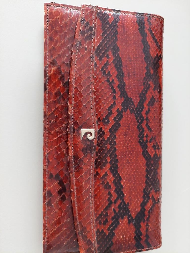 Enveloppetas slangenleder pierre cardin, Ophalen