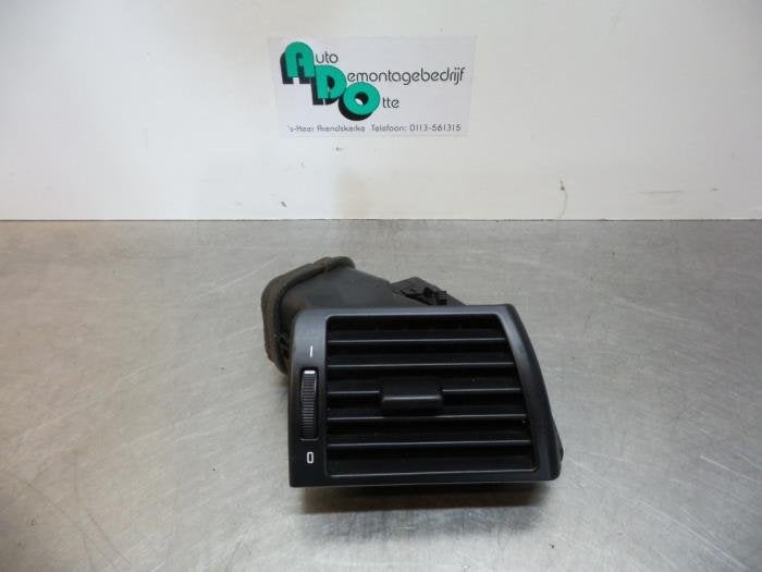 Grille aération tableau de bord d'un BMW 3-Serie (3-Serie 9, -, 3 mois de garantie, Utilisé, -