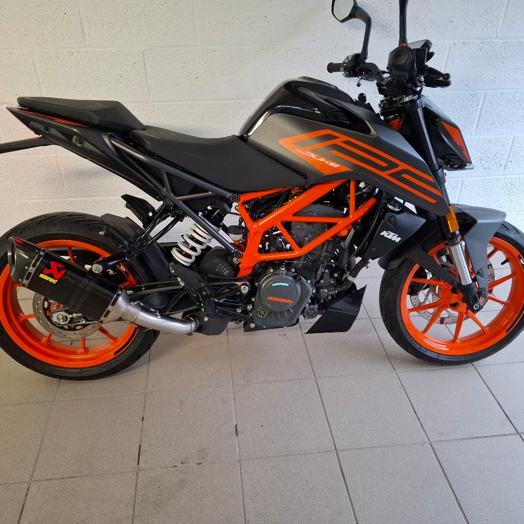 Ktm 125 Duke 3150 km + Akra!!!!, Motoren, Occasion, Particulier, 125 cc, 11 kW of minder