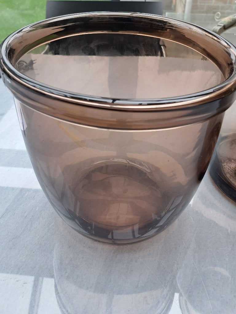 een tweedelige set van minimalistische woonaccessoires,, Ophalen