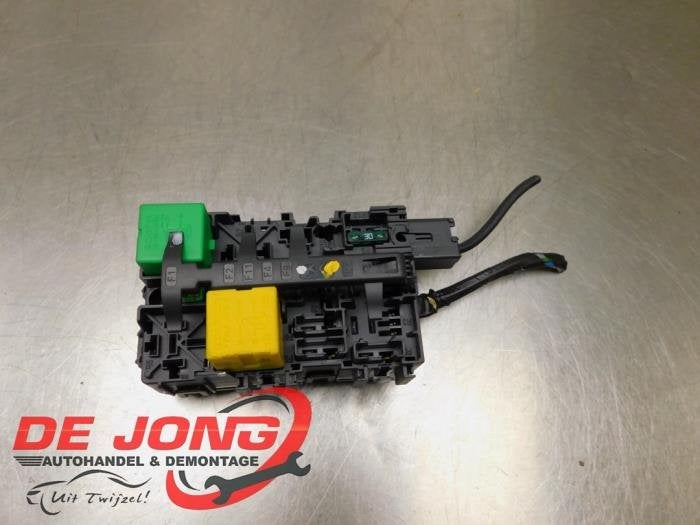 Boîte à fusibles d'un Peugeot 208, -, 3 mois de garantie, Utilisé, -
