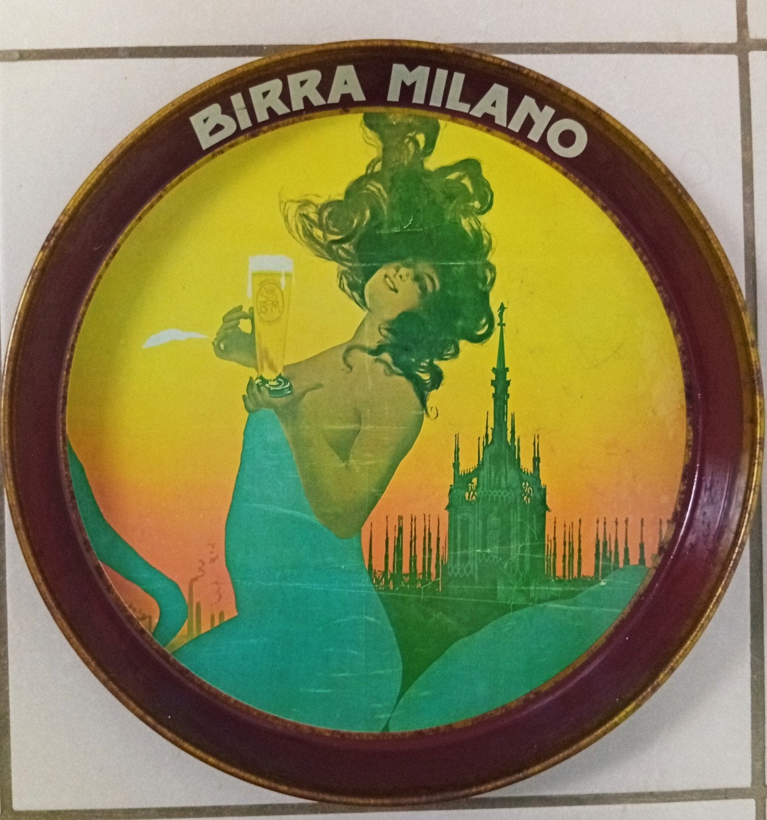Birra Milano. pin Up. plateau ancien.Milan publicitaire ., Enlèvement ou Envoi
