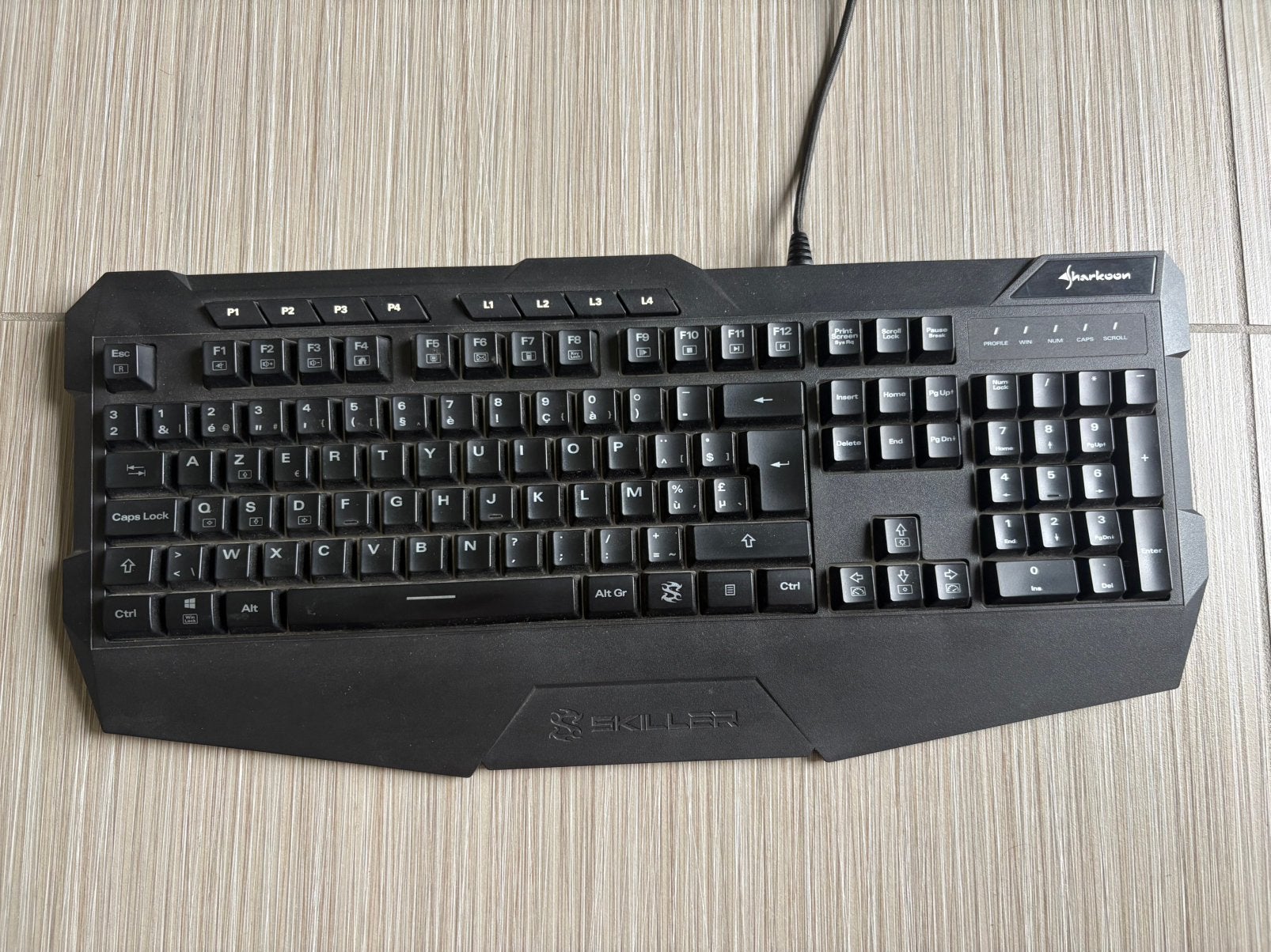 Sharkoon toetsenbord bijna nooit gebruikt, Computers en Software, Ophalen of Verzenden, Zo goed als nieuw