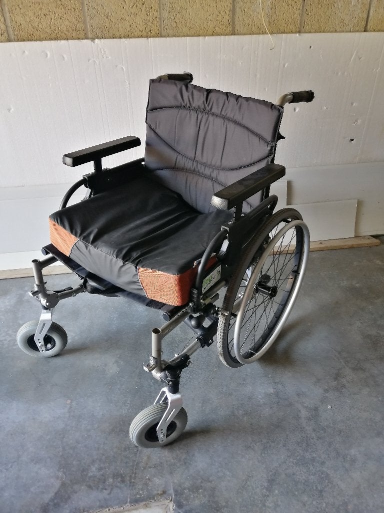 XL rolstoel, Ophalen, Inklapbaar, Zo goed als nieuw, Handbewogen rolstoel