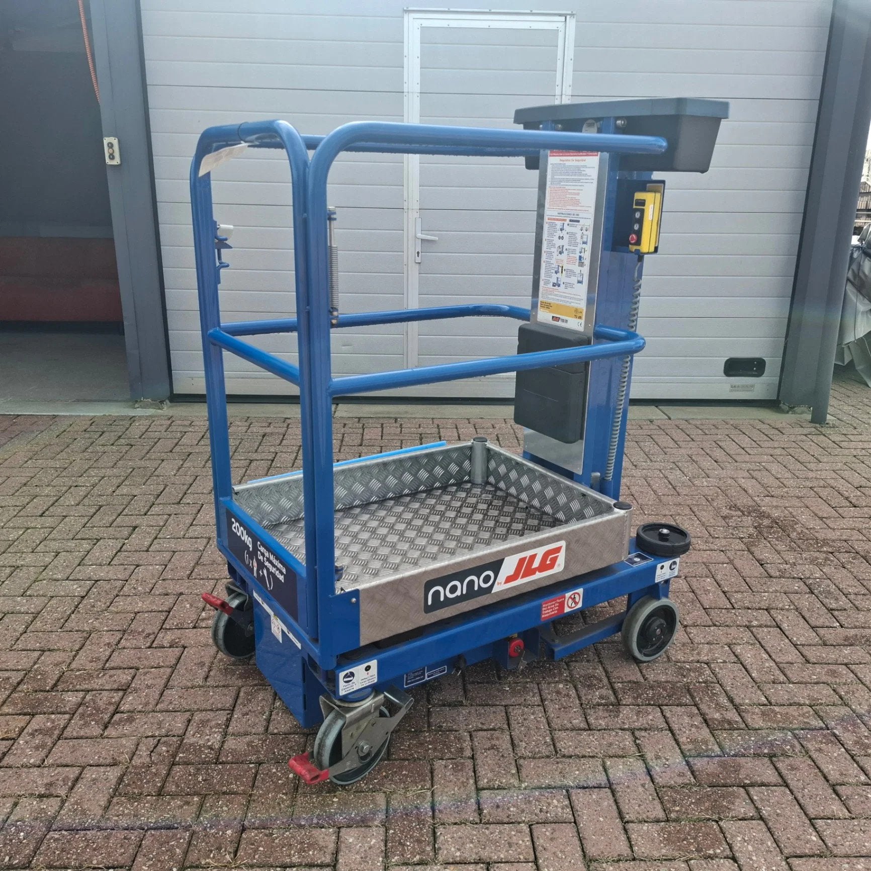 JLG Power towers Nano Nano (année de construction 2021), Articles professionnels