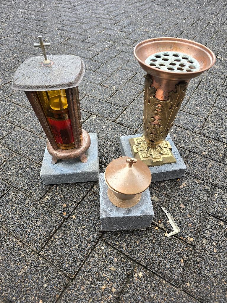 Rouwlantaarn, grafvaas en wijwatervat, Ophalen of Verzenden, Gebruikt, Overige typen, Christendom | Katholiek