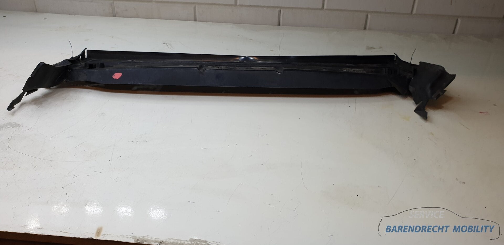 Plaque de verrouillage avant Mercedes Classe ML W164 A164500, Mercedes-Benz AG, Mercedes-Benz, Utilisé, Mercedesstrasse 120
70372  Stuttgart, DE