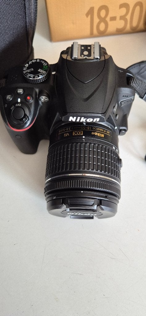FOTOTOESTEL - NIKON D3400 + 2 LENZEN, Ophalen, Zo goed als nieuw, Compactcamera, Nikon