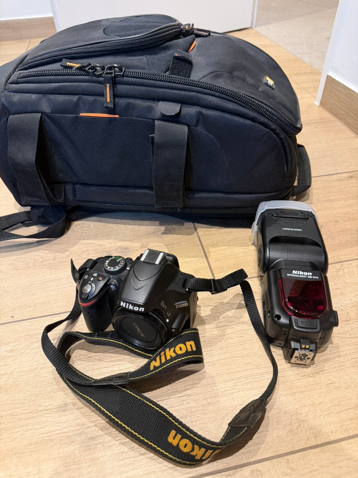 Nikon D3200 body + gratis flitser en rugzak, Audio, Tv en Foto, Videocamera's Digitaal, Ophalen of Verzenden, Zo goed als nieuw