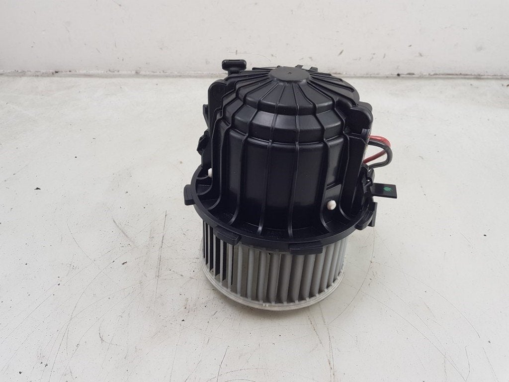 VENTILATEUR RADIATEUR MOTEUR Porsche Macan (95B), Porsche Deutschland GmbH, Porscheplatz 1
70435  Stuttgart, DE, Porsche, Info@porsche.de