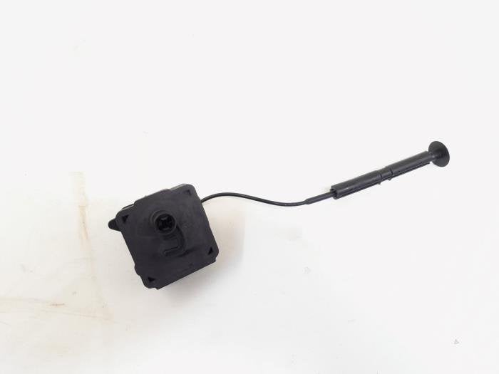 Moteur de verrouillage clapet réservoir d'un Mercedes ML-Kl, 3 mois de garantie, Utilisé, -, -