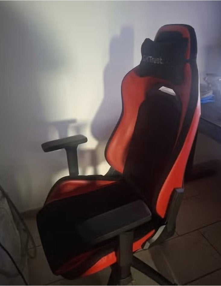 chaise gamer trust rouge/noir, Enlèvement, Comme neuf