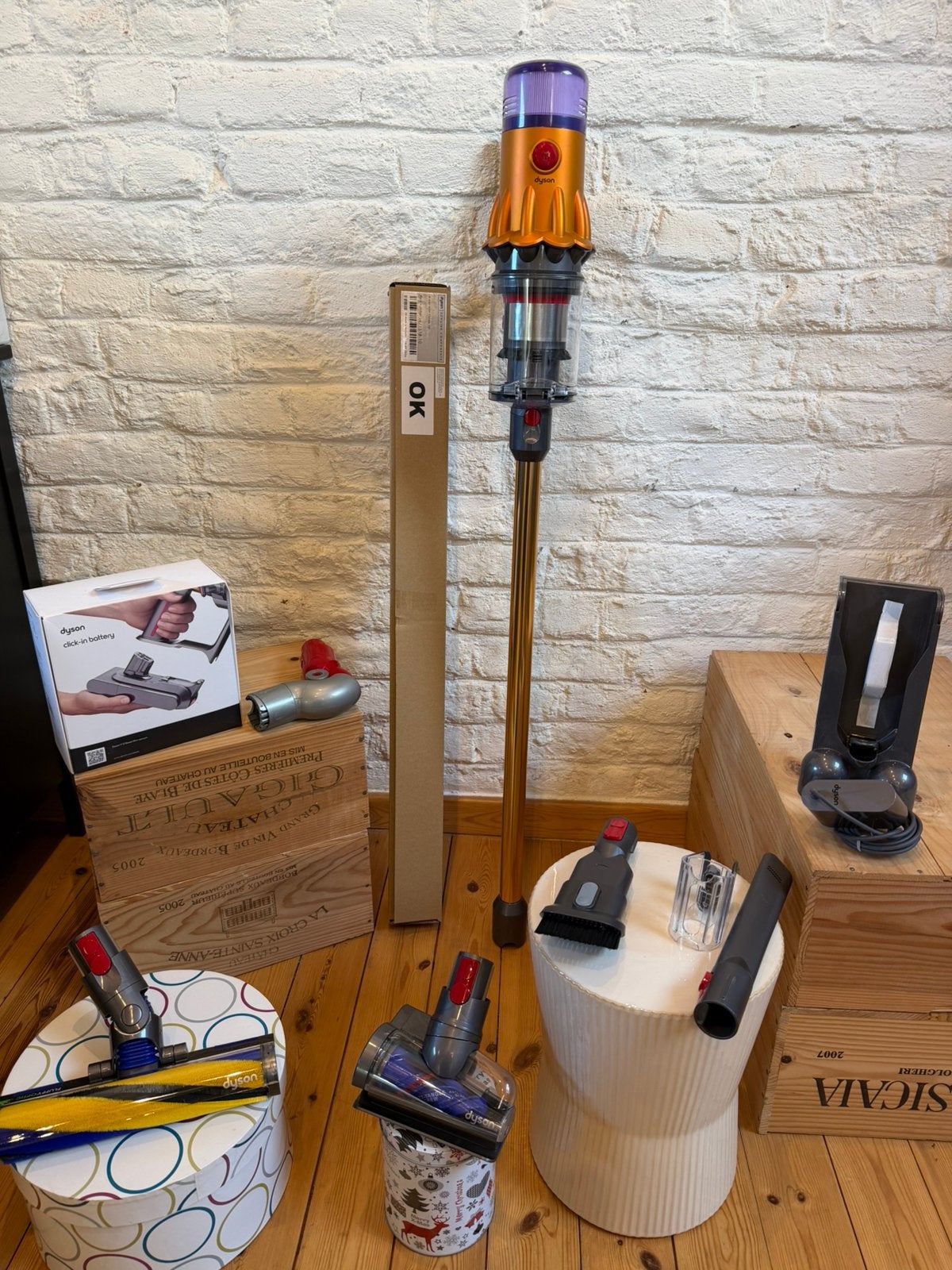 Dyson V12 Slim en parfait état avec brosse lumière Led new, Elektronische apparatuur, Inclusief accessoires, Ophalen of Verzenden