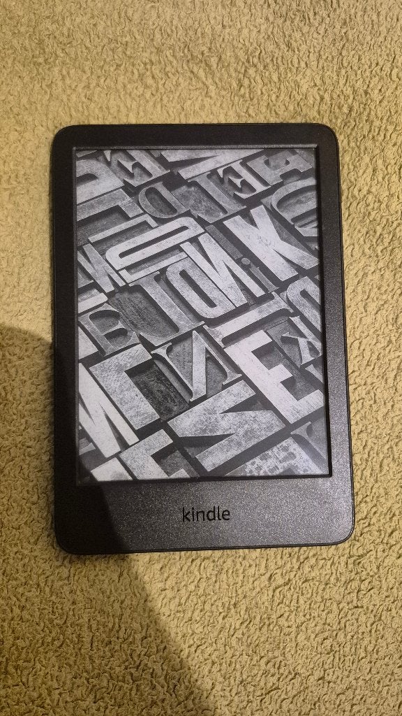 Amazon Kindle 2022 – 16 Go avec un étui, Enlèvement ou Envoi, 16 GB ou plus, 6 pouces ou moins, Kindle