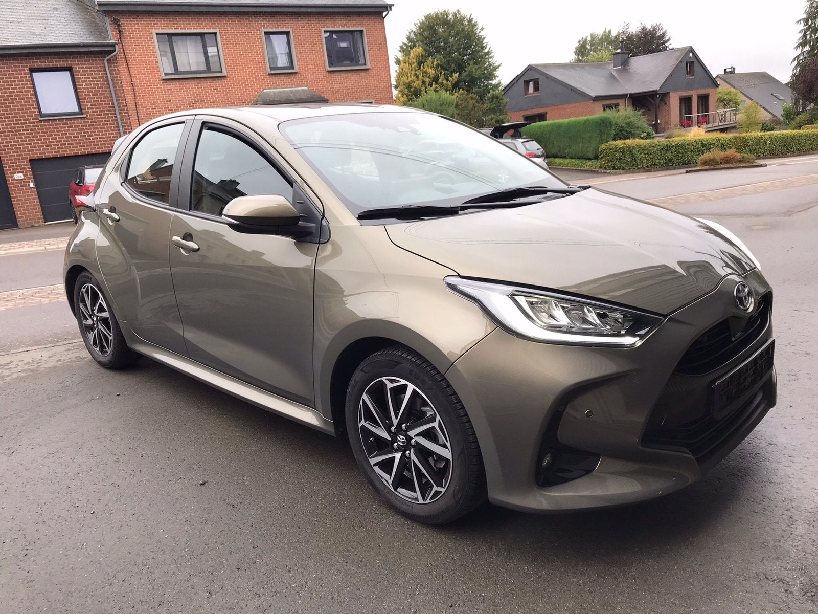 Toyota Yaris 1.5i. Hybrid. Euro 6d  Iconic, Achat, Noir, Automatique, Particulier