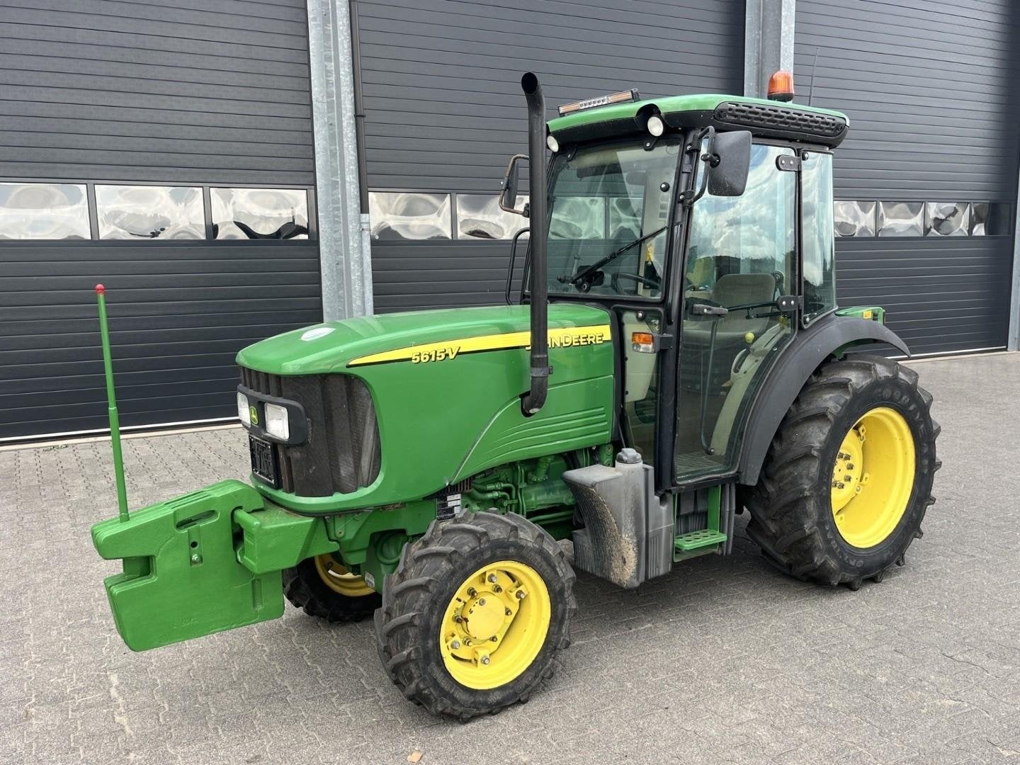 John Deere 5615 v WG4935, Zakelijke goederen, John Deere