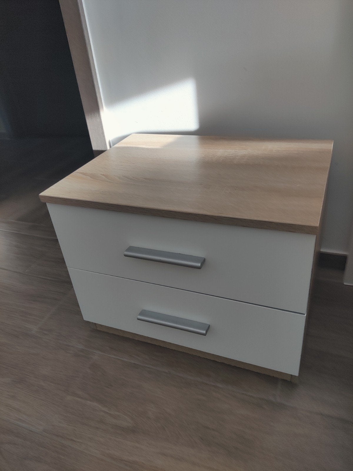 Table de nuit bois / blanc, Enlèvement, Comme neuf, Bois