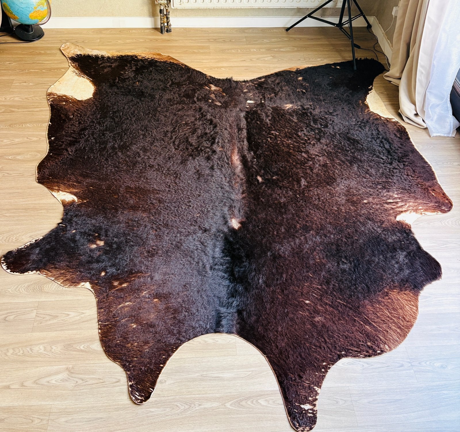 Tapis en peau de vache naturelle - Livraison possible, Maison & Meubles, Ameublement | Tapis & Moquettes, Enlèvement, Comme neuf
