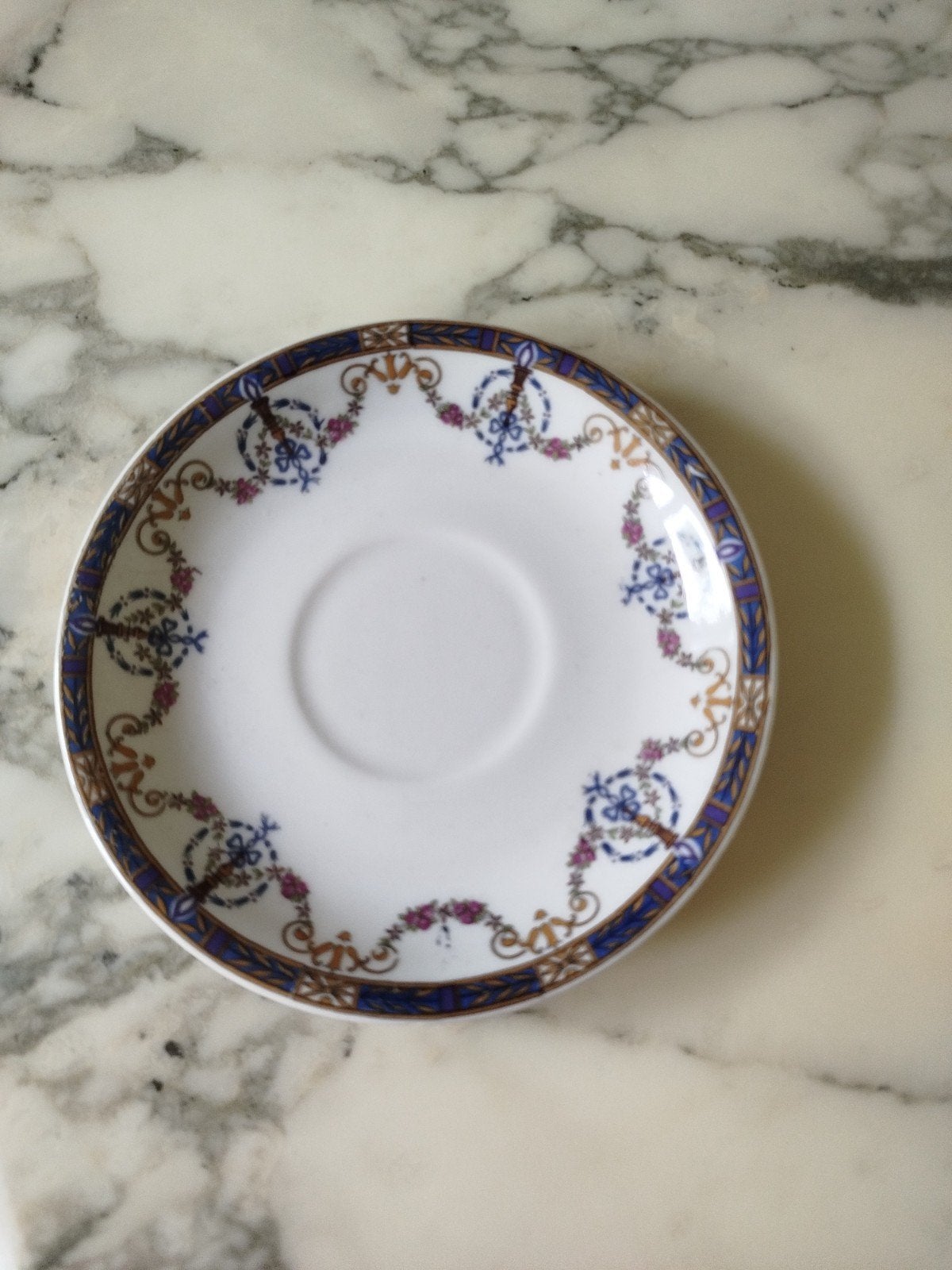 Soucoupe en porcelaine de Limoges de J. Pouyat, Antiquités & Art, Enlèvement ou Envoi