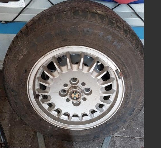 bmw kroonkurk wielen 2stuks met band, Autos : Pièces & Accessoires, Pneus & Jantes, 14 pouces, Pneus et Jantes, Véhicule de tourisme