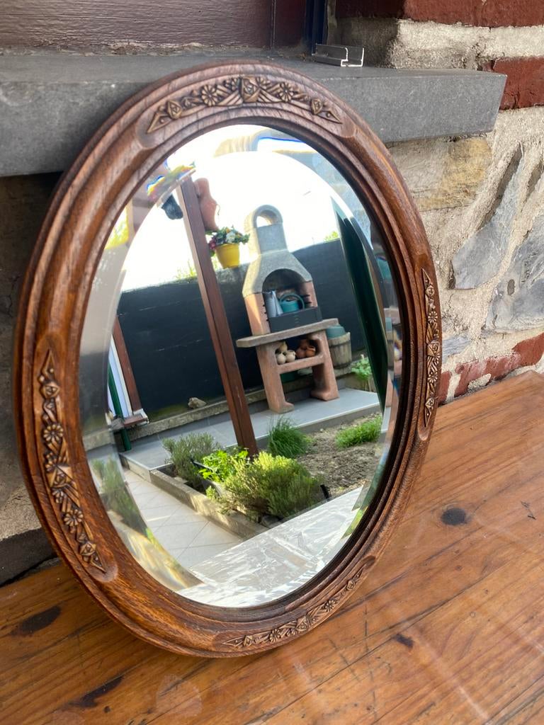 Oude afgeschuinde spiegel met houten frame, Ophalen of Verzenden, Ovaal