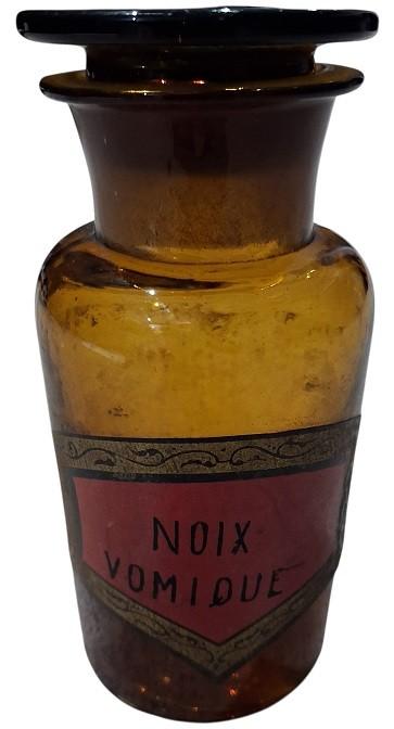 Pot à pharmacie en noix vomique., Enlèvement ou Envoi