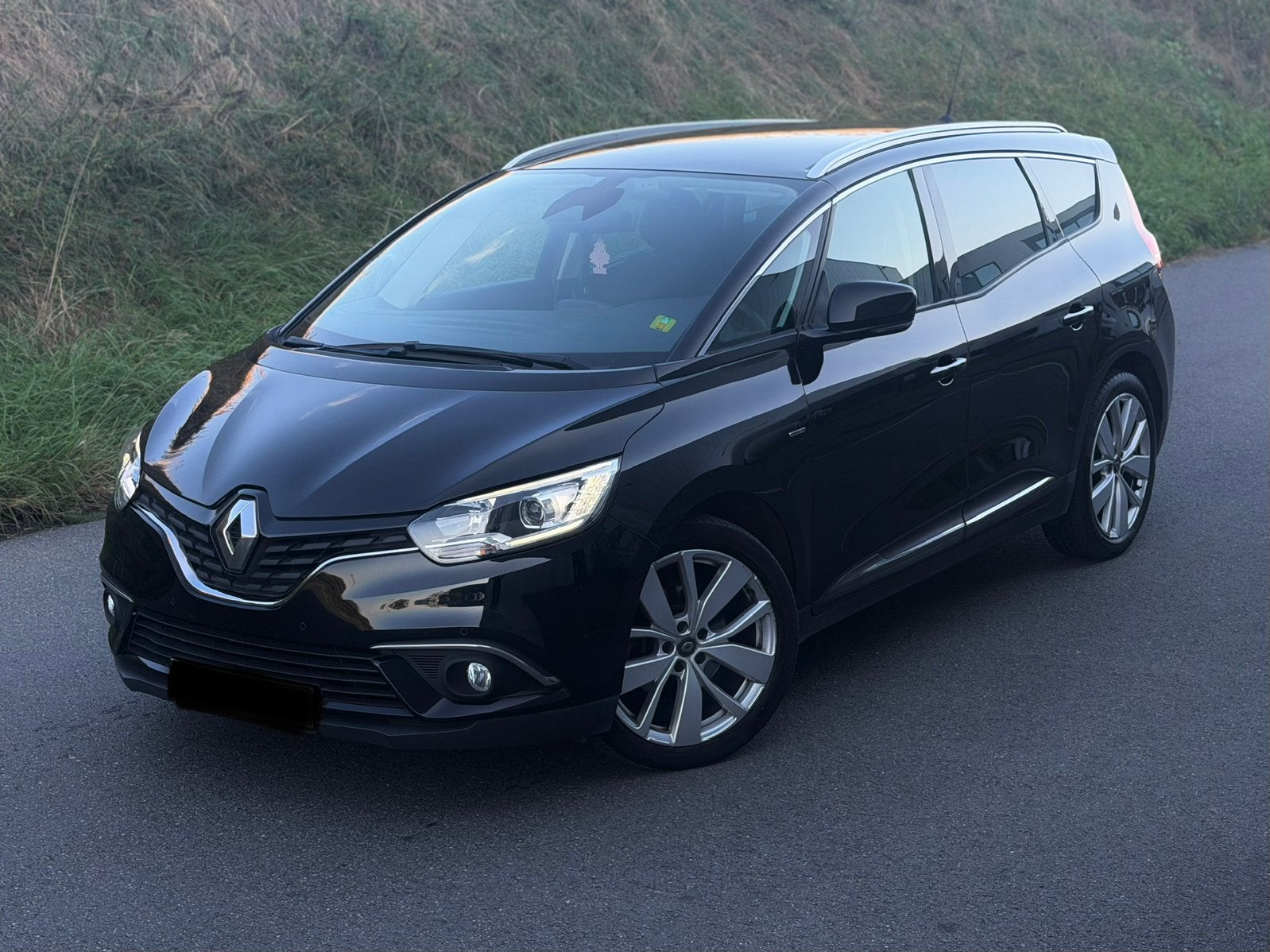Renault Grand Scenic Limited 1.3 Tce 7plaats, Auto's, Dealer onderhouden, Zwart, Bedrijf, Handgeschakeld