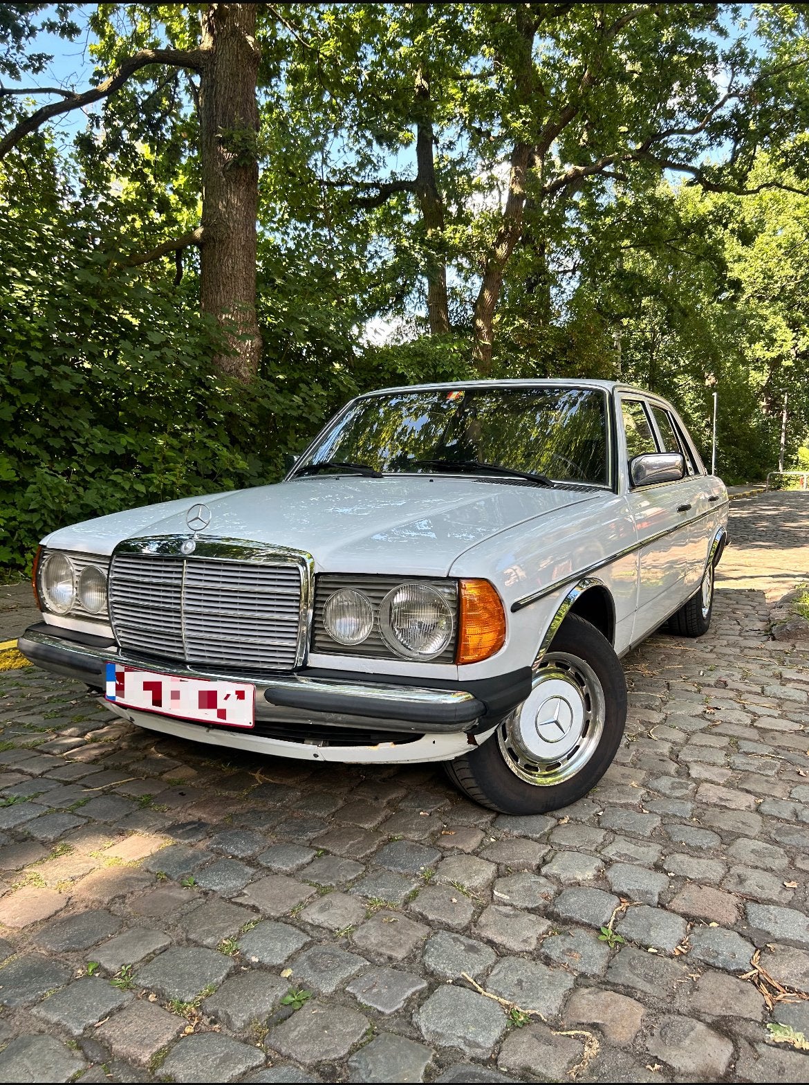 Mercedes 200d oldtimer 1982 zeer nette staat GVV, Auto's, Achterwielaandrijving, Zwart, 4 cilinders, Wit