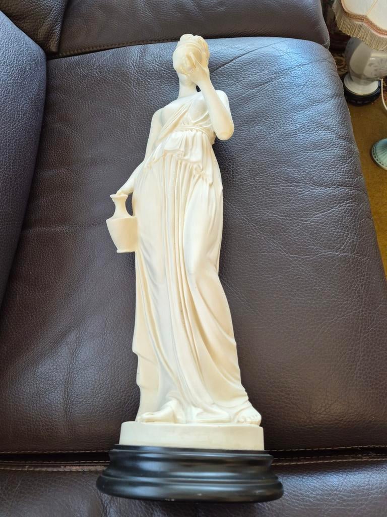 Replica van de Griekse godin Hebe. Op houten voet, Ophalen