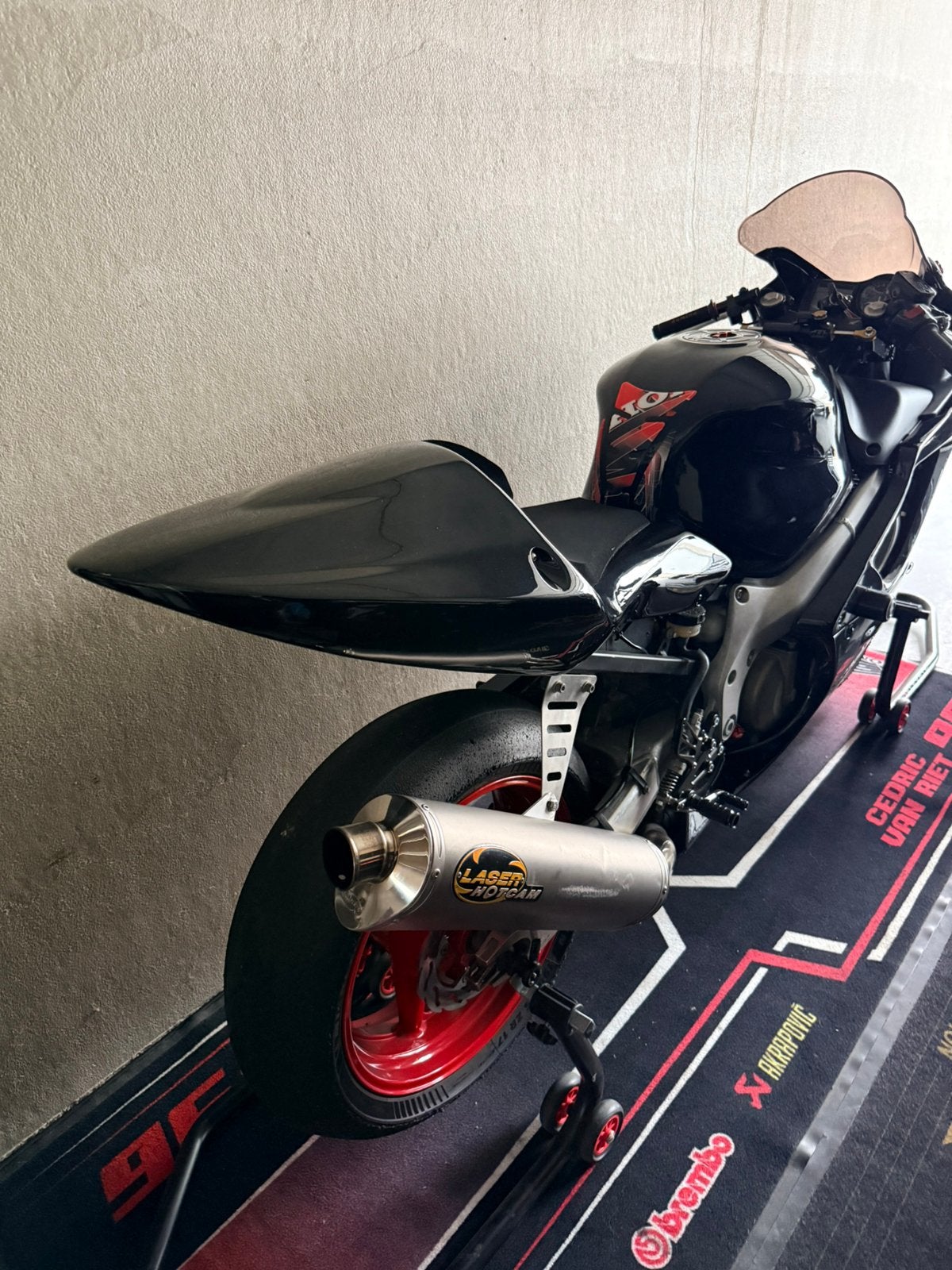 Circuit moto, Motos, Enlèvement