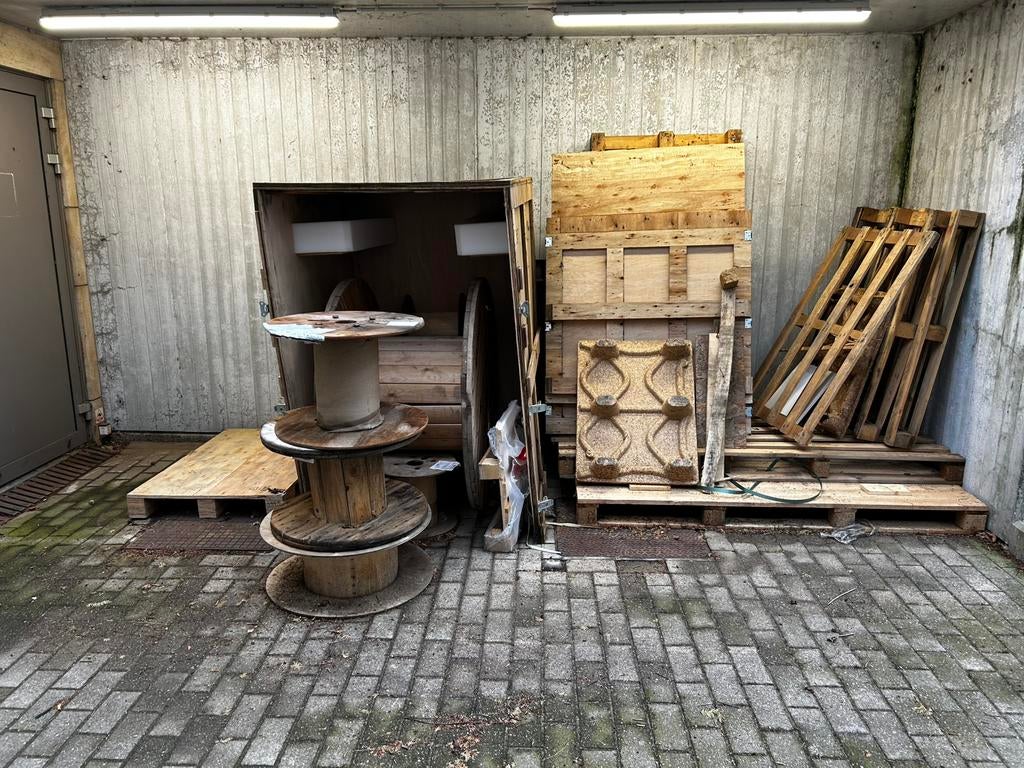 Palettes et rouleaux de bois gratuits, Enlèvement, Comme neuf