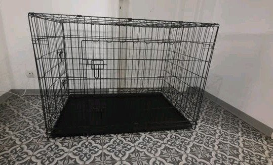 Grote bench, honden, huisje, plaats 1meter 6 cm hoog, Dieren en Toebehoren, Hondenbenches, Ophalen, Zo goed als nieuw