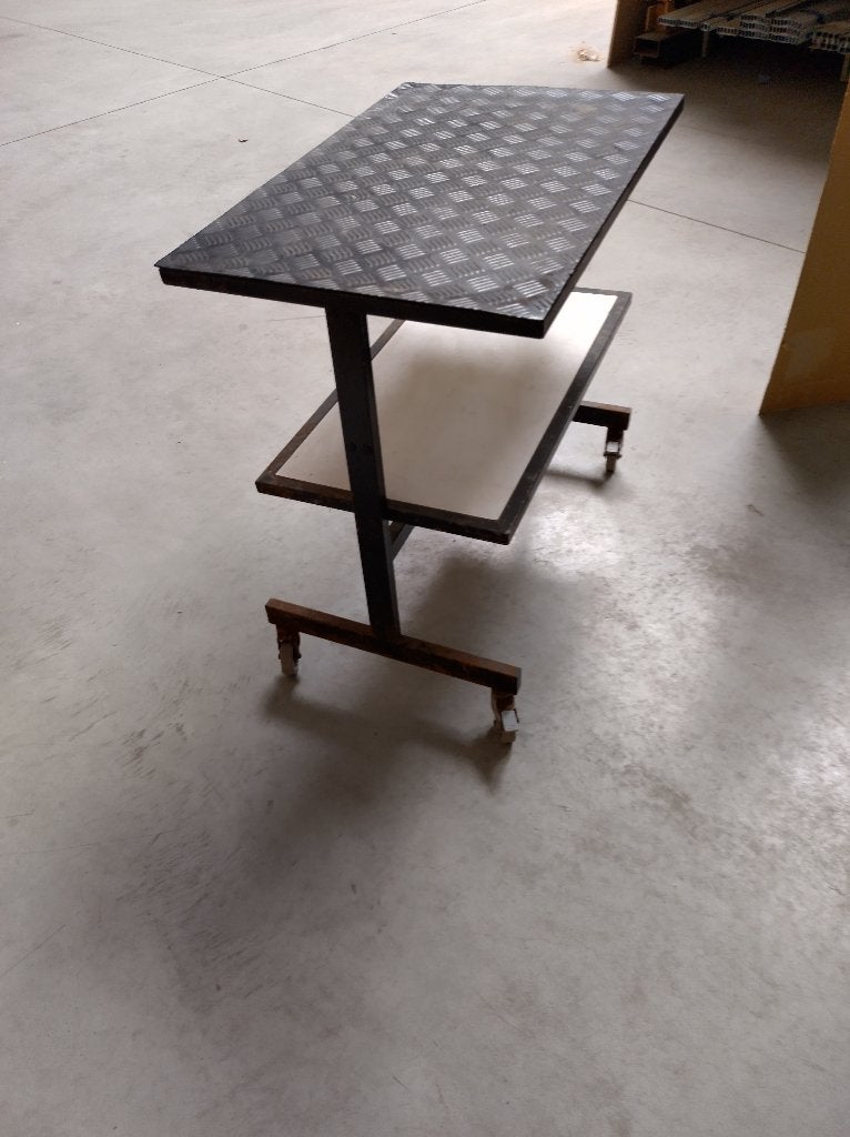 Table de travail à roulettes, Bricolage & Construction, Établis, Enlèvement, Utilisé, 70 à 120 cm