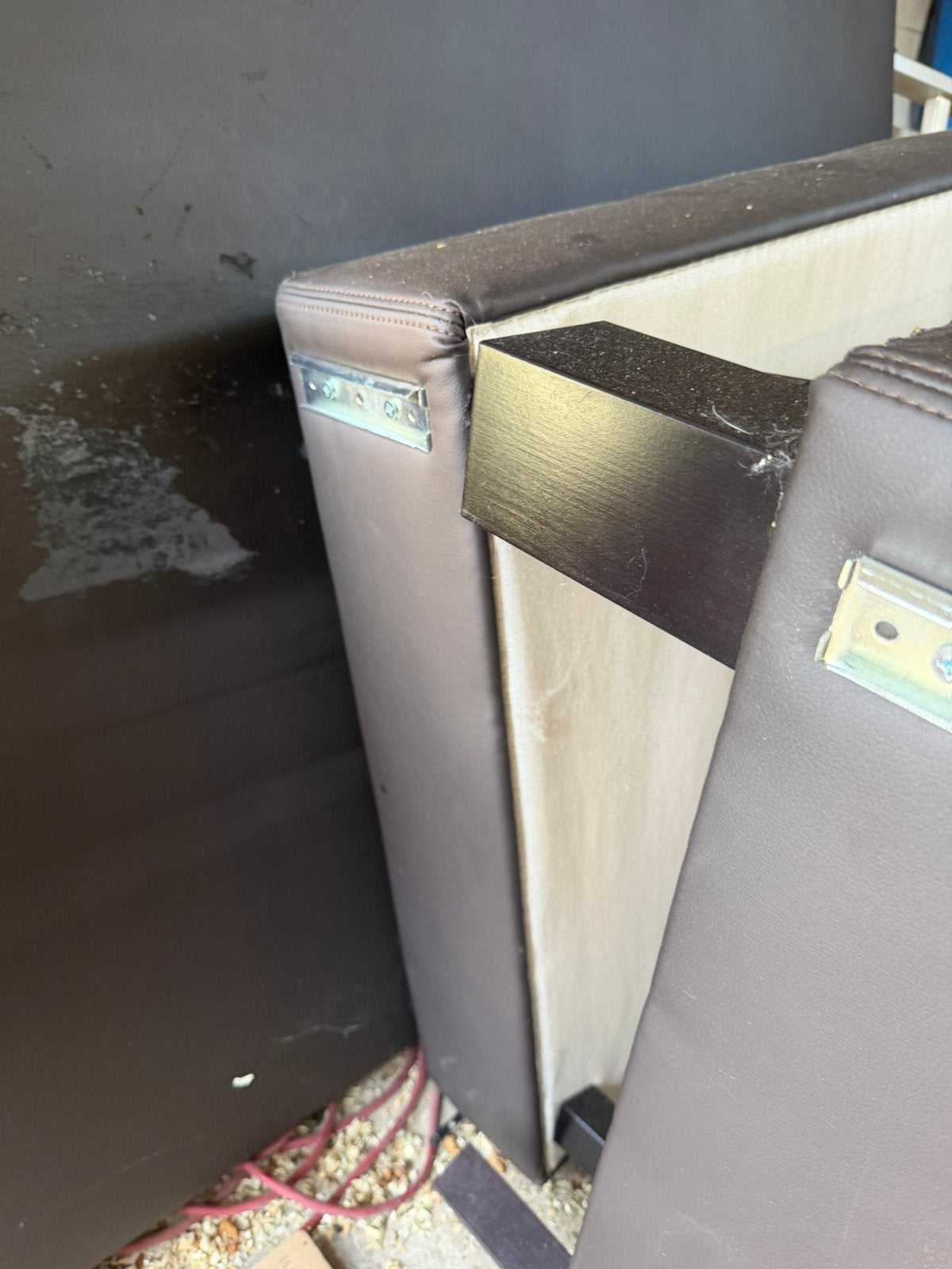 Gratis 160x200 boxspring (beschadigd)met topper + 1 matras, Brun, Enlèvement, Utilisé, 200 cm