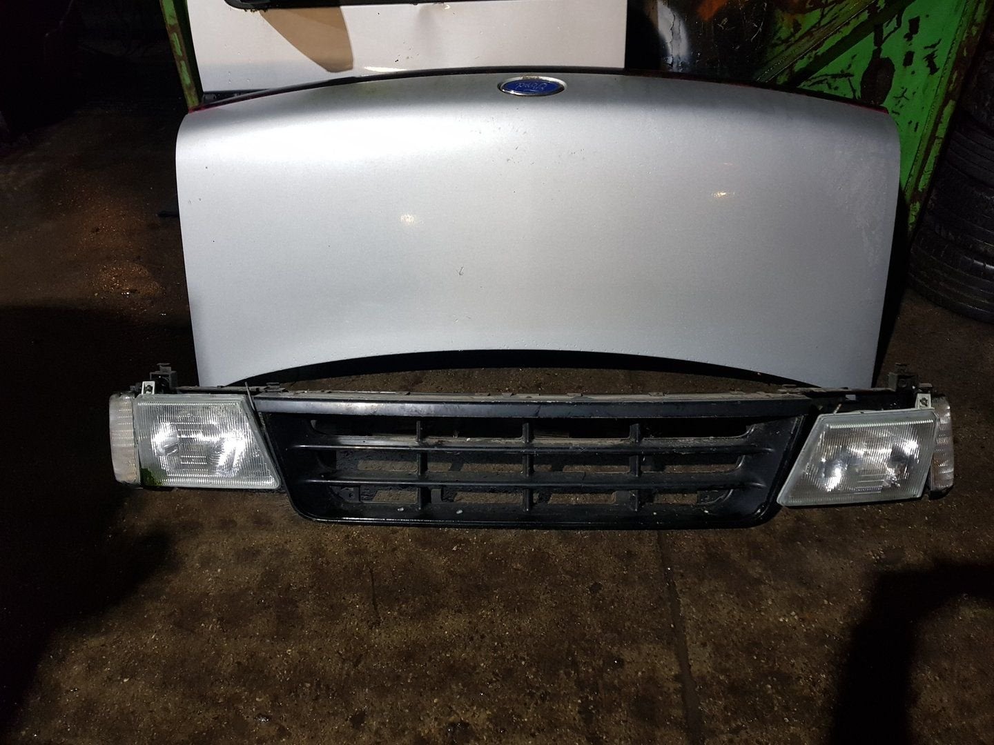 FORD ECOLINER MOTORKAP +VOORFRONT MET SLOTBALK MODEL 1993, Gebruikt, -, -, Ophalen of Verzenden