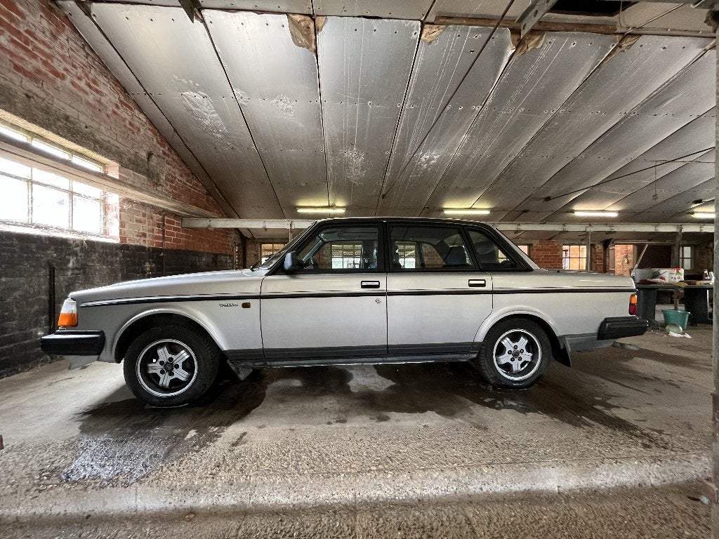 Volvo 240 oldtimer, Autos, Argent ou Gris, Achat, Boîte manuelle, 5 places