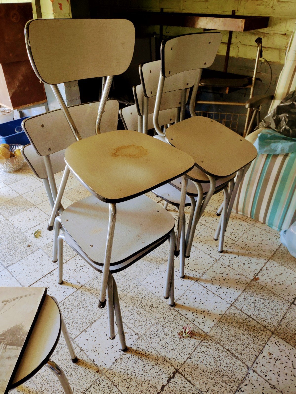 Partij vintage stoelen., Ophalen