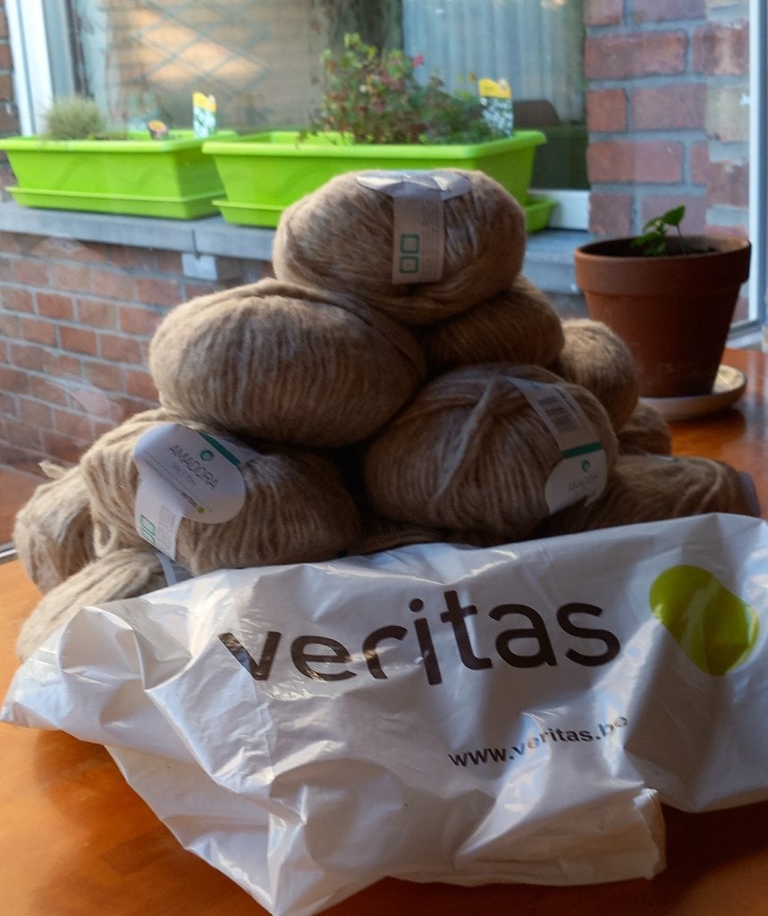 Wol Amadora - Veritas - 13 bollen, Hobby en Vrije tijd, Ophalen of Verzenden, Zo goed als nieuw, Breien, Wol of Garen