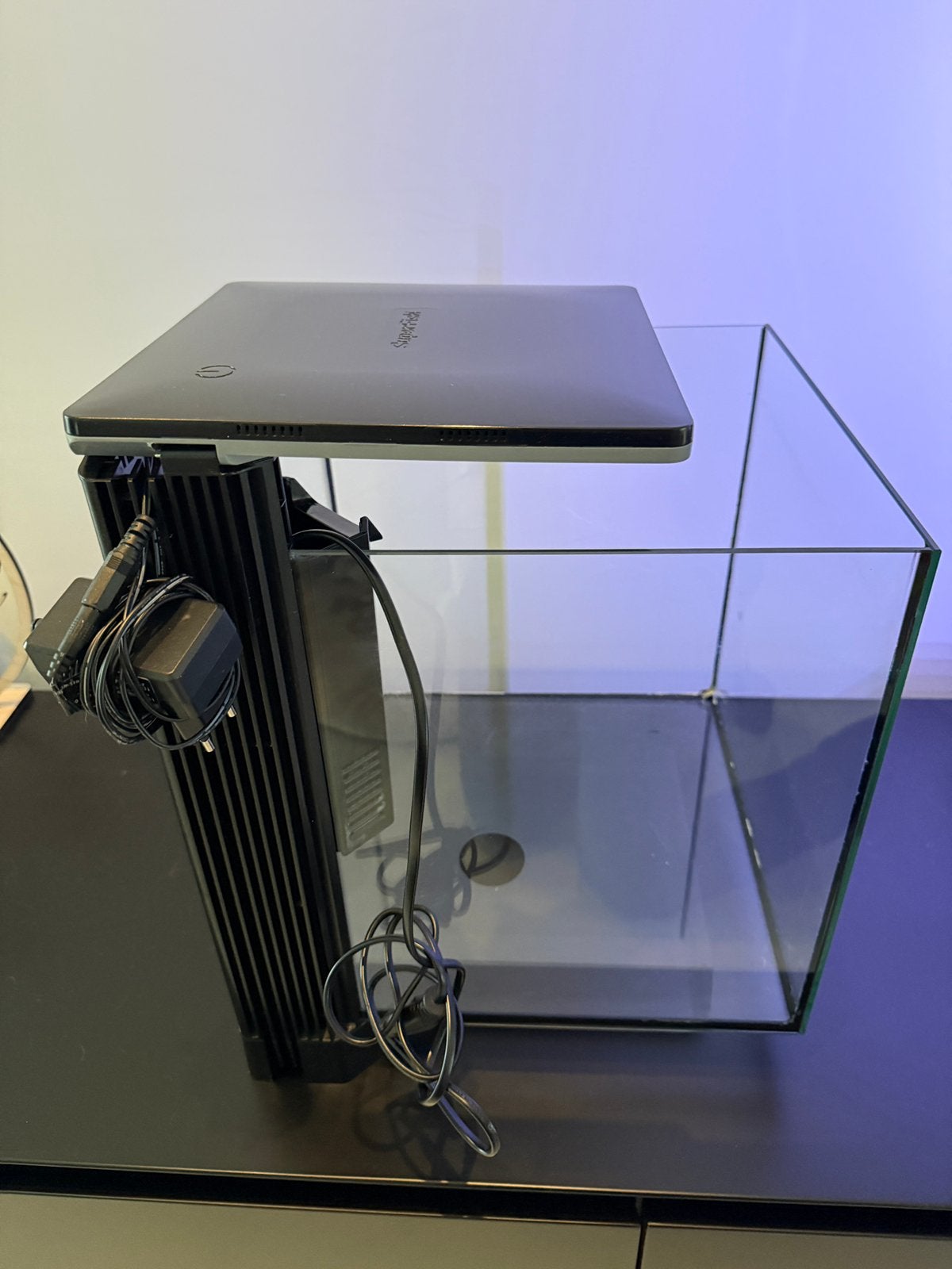 Superfish Qubiq 30 aquarium met filter en nieuwe sponsfilter, Ophalen, Gebruikt, Pomp, Leeg aquarium
