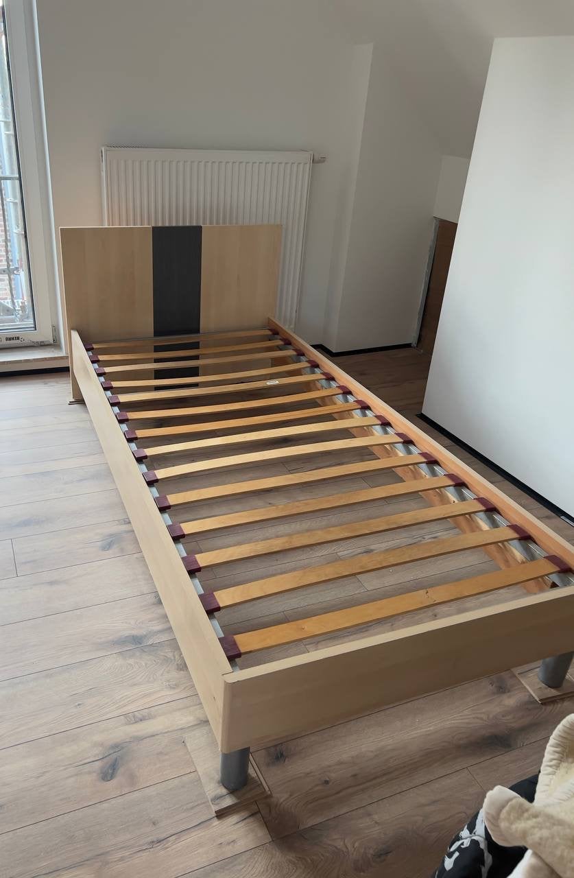 Lit 90x200 cm et table de chevet, Enlèvement, Utilisé