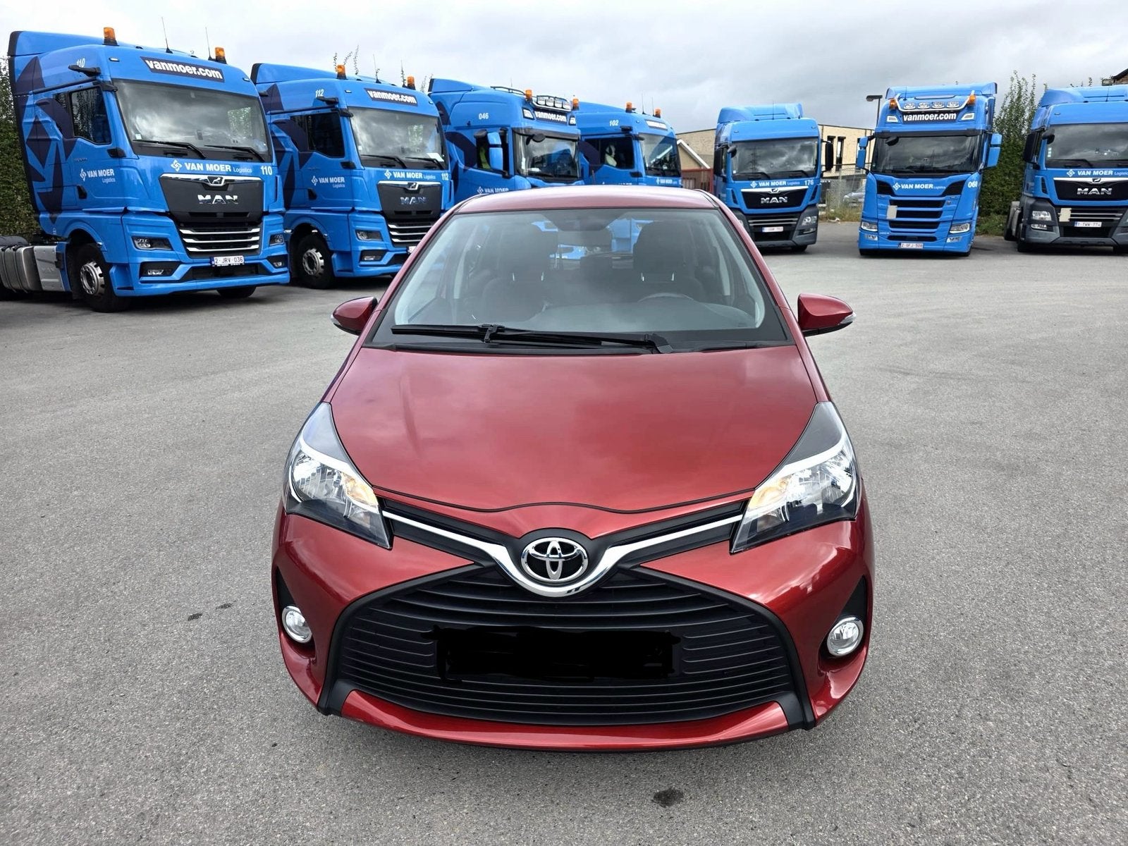 Toyota Yaris/Essence/Modèle 2017, Rouge, Euro 6, Boîte manuelle, 5 portes