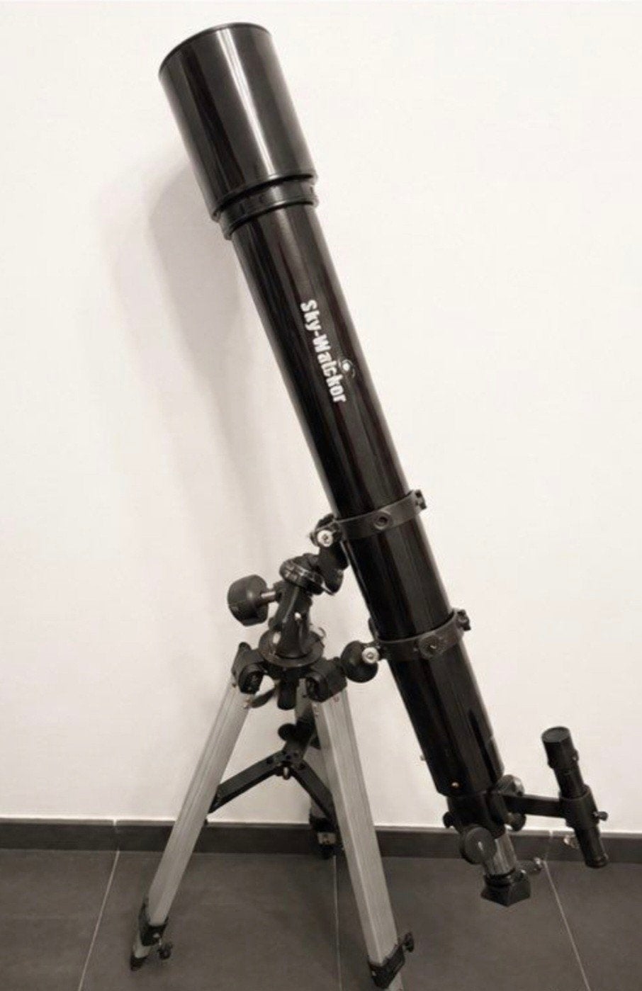 Télescope Skywatcher Evostar-90 (EQ-2), TV, Hi-fi & Vidéo, Matériel d'optique | Télescopes, Enlèvement, Avec trépied
