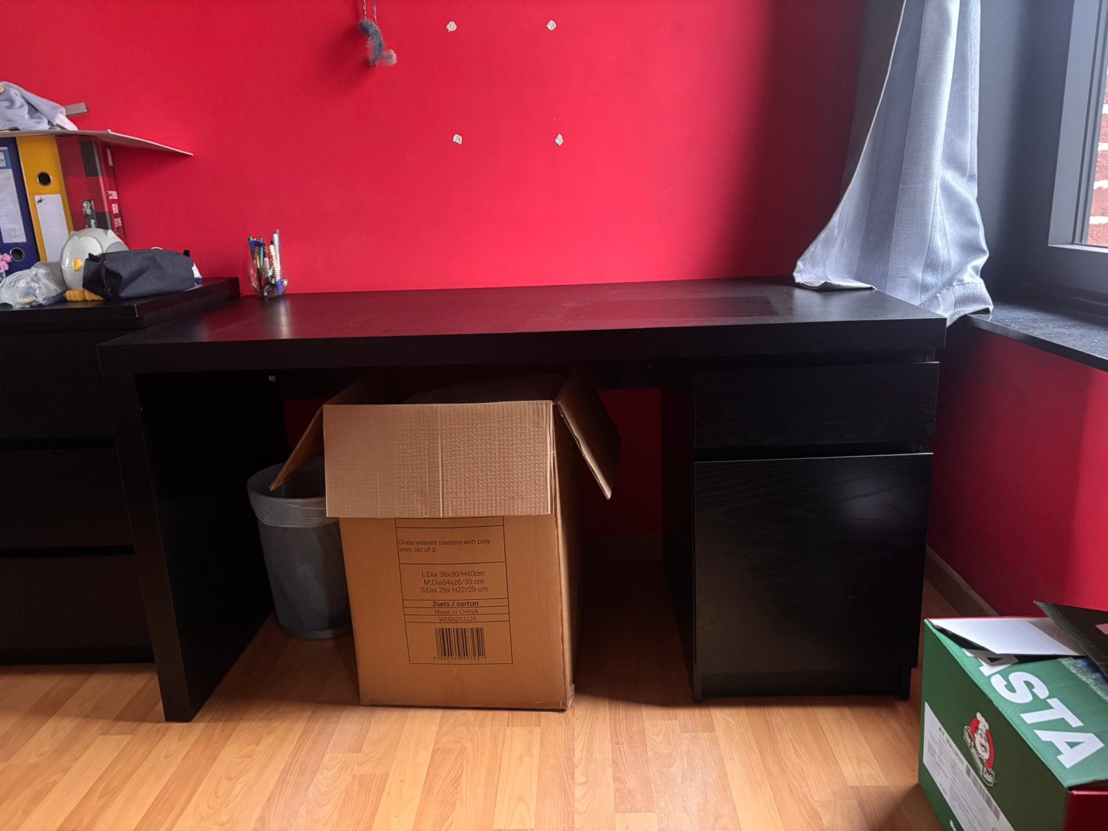 Zwarte ikea bureau met kastje en lade, Ophalen, Zwart, Hout, Zo goed als nieuw