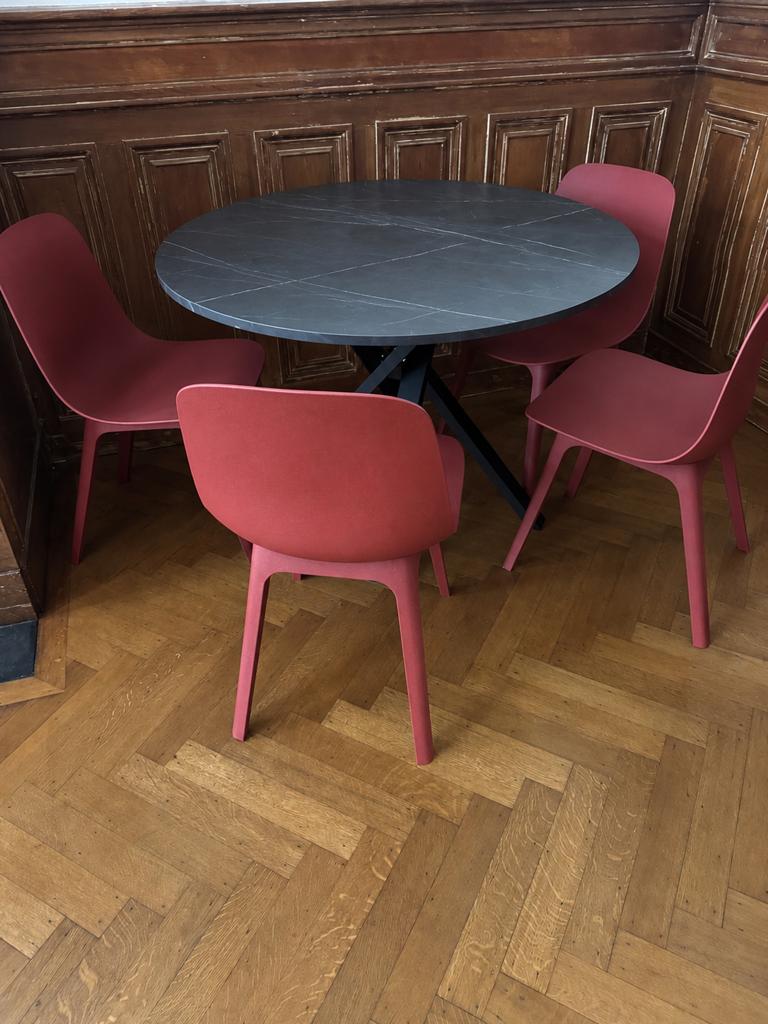 Table avec 4 chaises, Maison & Meubles, Enlèvement, Comme neuf
