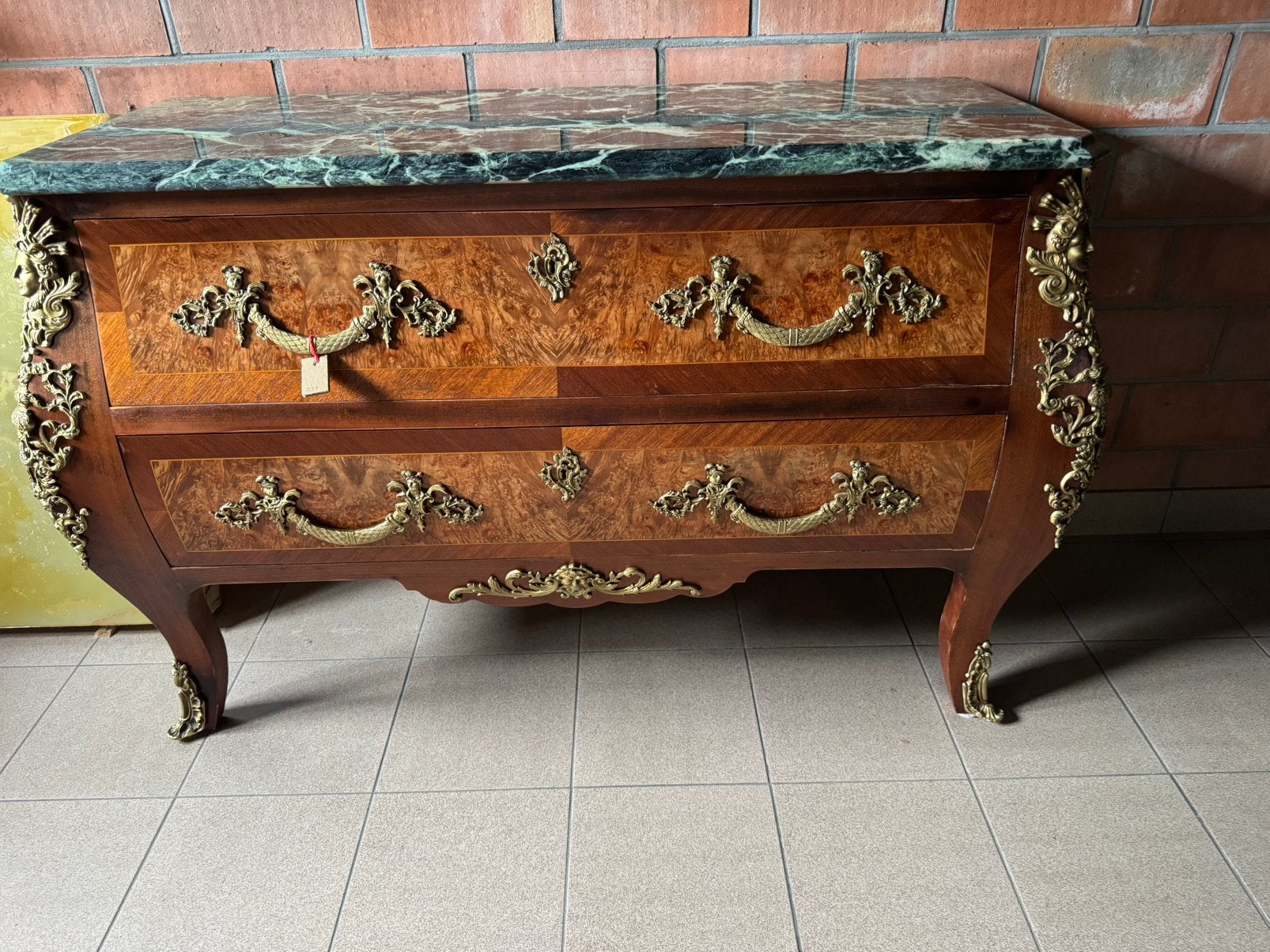 Antieke kast., Ophalen