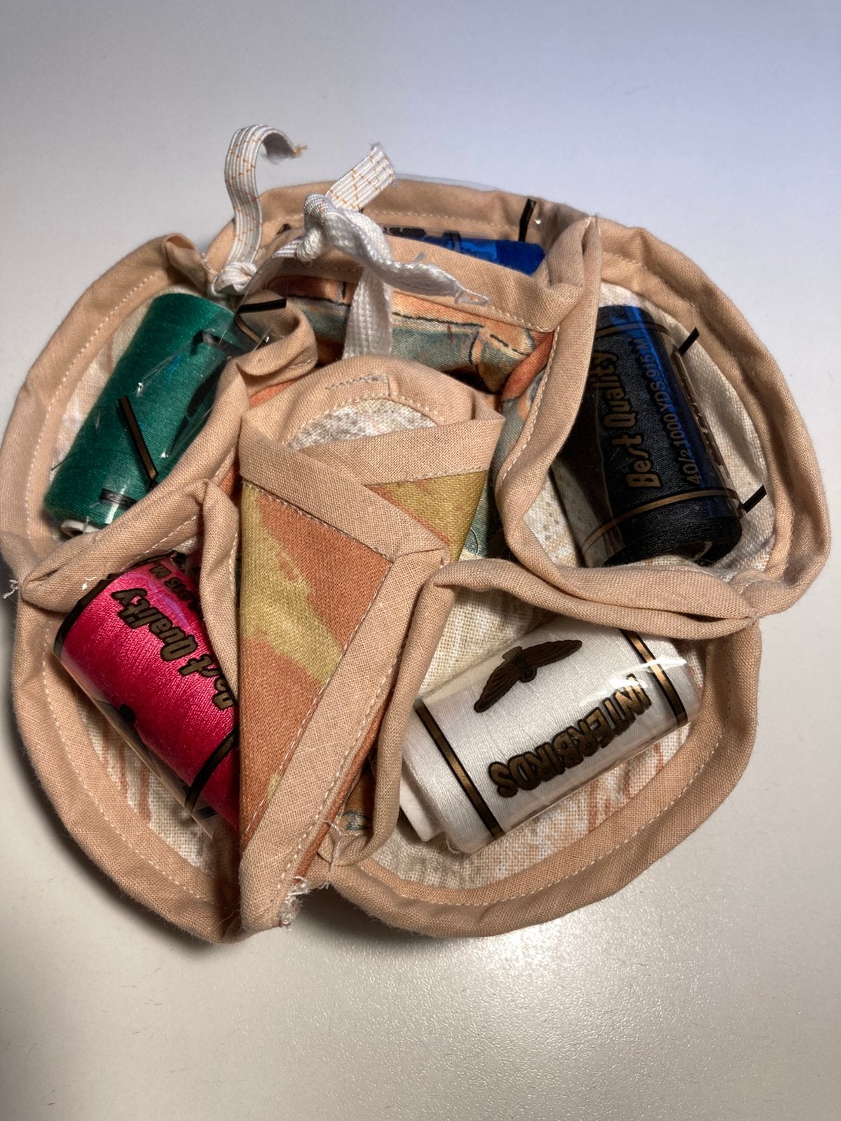 Naaimandje, Hobby en Vrije tijd, Verzenden, Zo goed als nieuw, Garen of Naald(en)