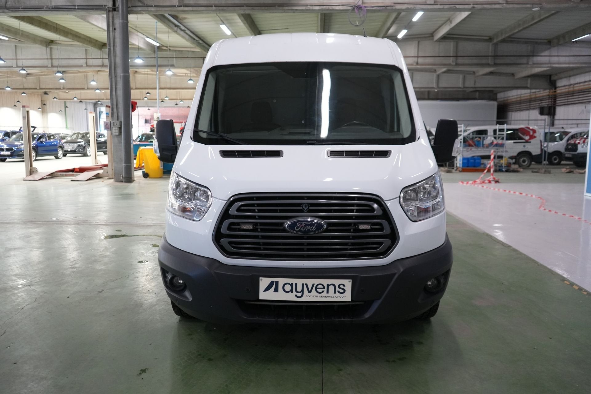 (1UQQ839) FORD TRANSIT 2T 350M FOU MWB HR DSL, Auto's, Voorwielaandrijving, Stof, Gebruikt, Euro 6