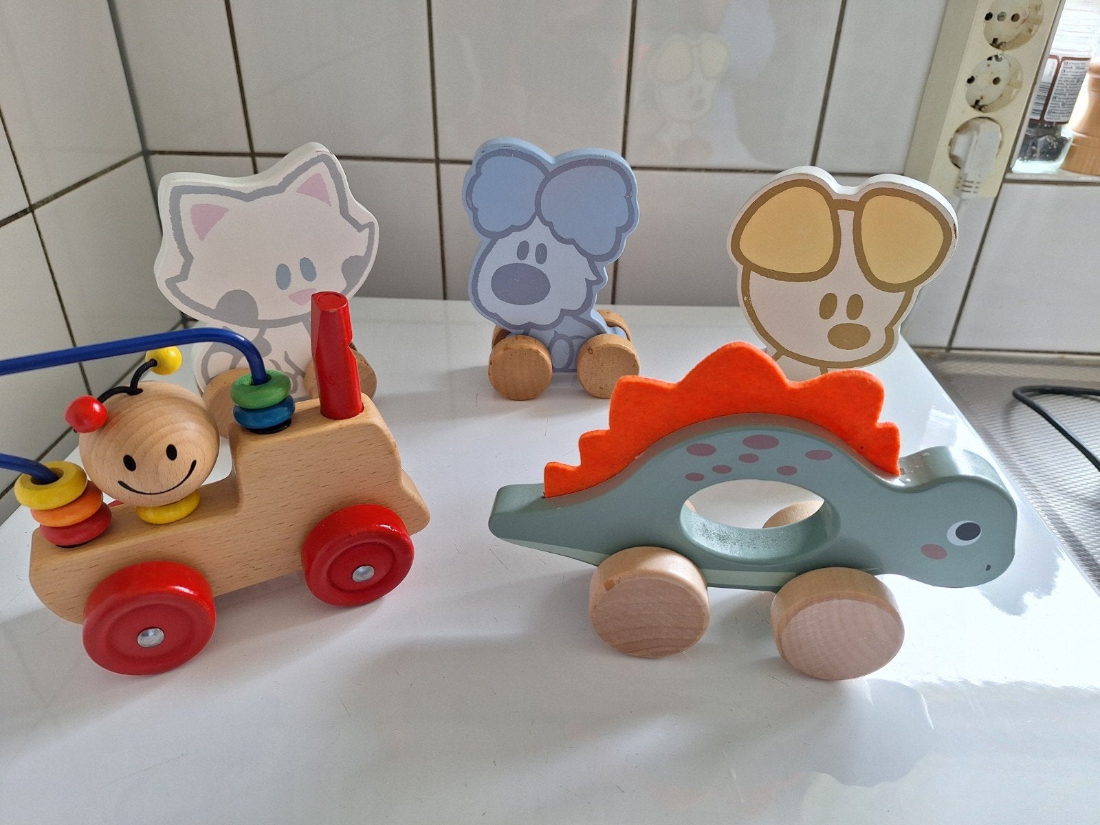 5 houten auto,s dieren, Kinderen en Baby's, Ophalen, Zo goed als nieuw