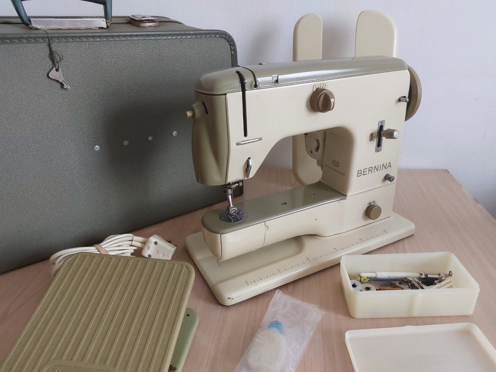 Machine à coudre BERNINA, Hobby & Loisirs créatifs, Machines à coudre & Accessoires, Machine à coudre, Bernina