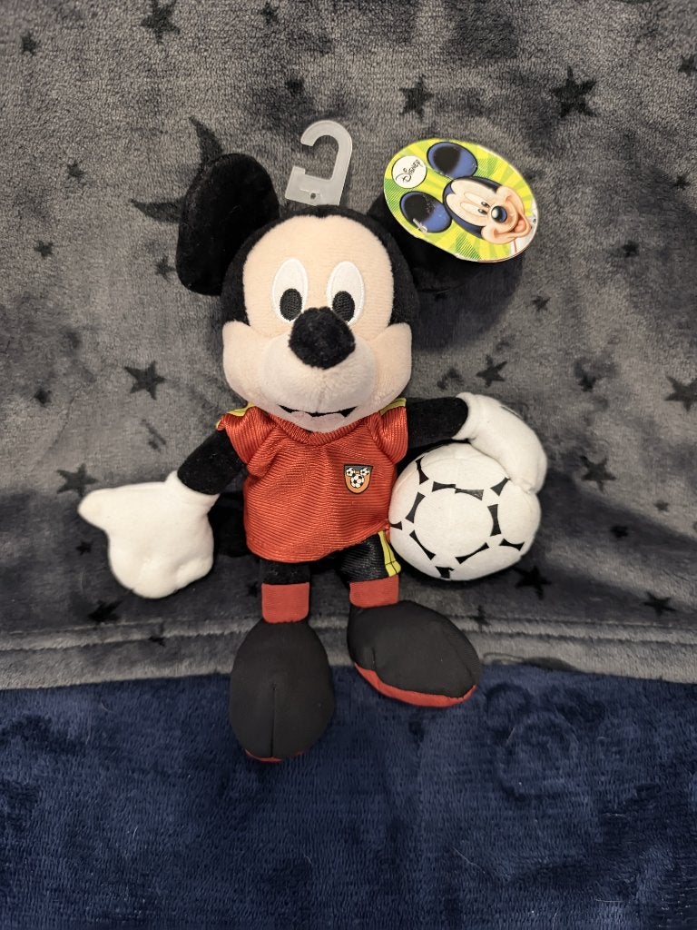 Mickey Mouse met voetbal Nicotoy 20cm, Verzamelen, Disney, Nieuw, Knuffel, Mickey Mouse, Ophalen of Verzenden